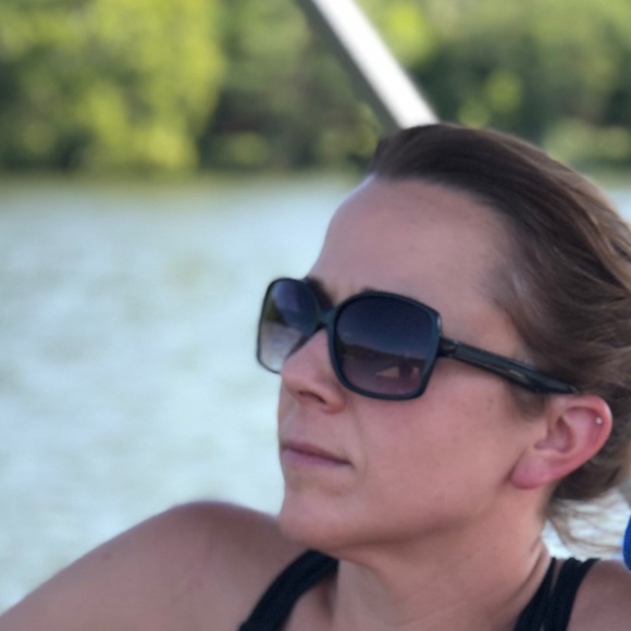 Meet your Posher, Jennifer - Picture 1 of 1